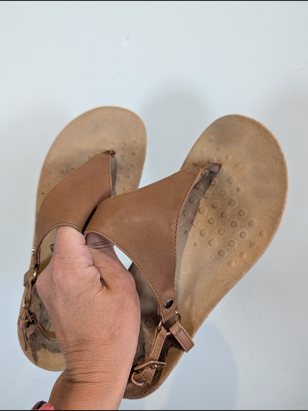 Vionic Kirra Brown Thong Sandal with Adjustable Back Strap, Size 8 - Picture 5 of 6